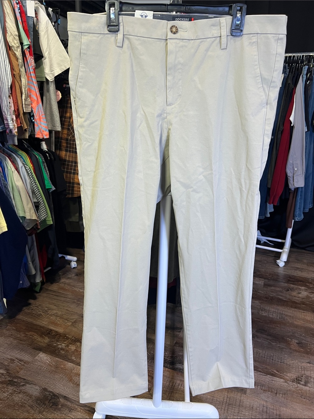 38x30 Dockers Men's Chino Pants in Light Tan